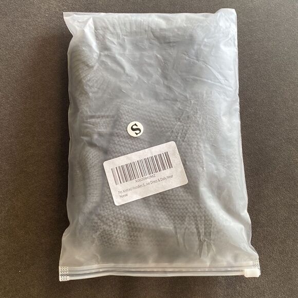 Dog or Cat Knitted Sweater Gray Hoodie with Pom & Star Design Size S NWT - Picture 5 of 8